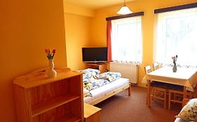P&P Jicin Apartments - Soukrome 2-3 Luzkove Pokoje S Vlastni Kuchyni A Koupelnou