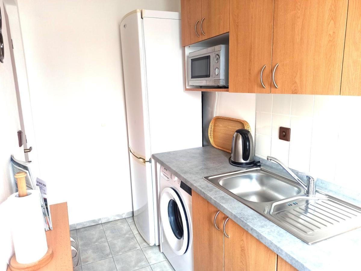 P&P Jicin Apartments - Soukrome 2-3 Luzkove Pokoje S Vlastni Kuchyni A Koupelnou ภายนอก รูปภาพ