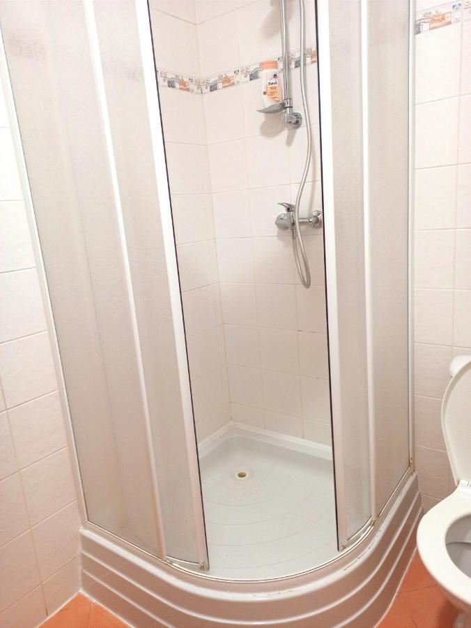 P&P Jicin Apartments - Soukrome 2-3 Luzkove Pokoje S Vlastni Kuchyni A Koupelnou ภายนอก รูปภาพ