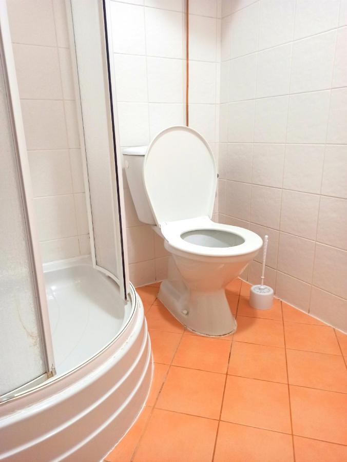 P&P Jicin Apartments - Soukrome 2-3 Luzkove Pokoje S Vlastni Kuchyni A Koupelnou ภายนอก รูปภาพ