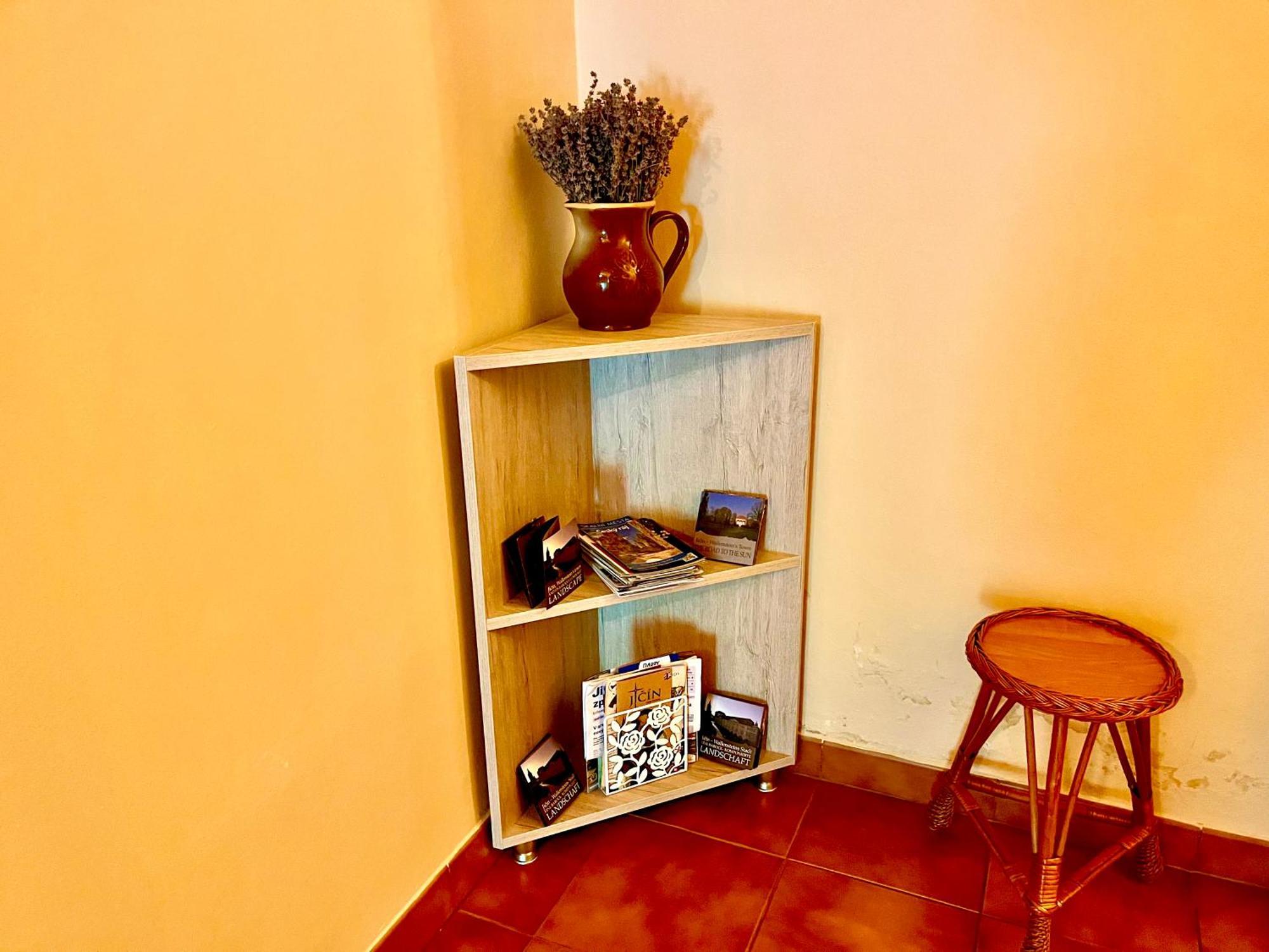 P&P Jicin Apartments - Soukrome 2-3 Luzkove Pokoje S Vlastni Kuchyni A Koupelnou ภายนอก รูปภาพ