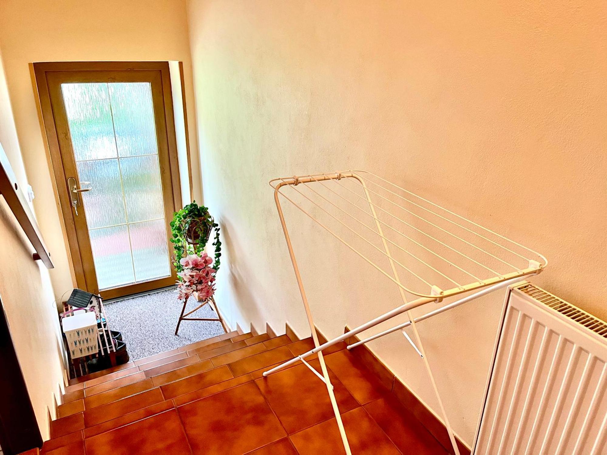 P&P Jicin Apartments - Soukrome 2-3 Luzkove Pokoje S Vlastni Kuchyni A Koupelnou ภายนอก รูปภาพ
